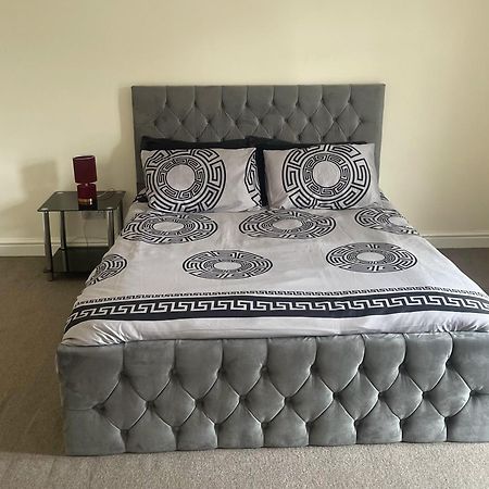 2-Bed Apartment - Sleeps 4 - Street Parking - Wifi Manchester Dış mekan fotoğraf