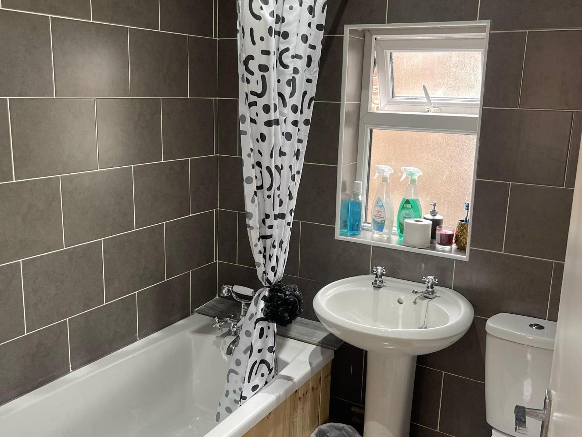 2-Bed Apartment - Sleeps 4 - Street Parking - Wifi Manchester Dış mekan fotoğraf