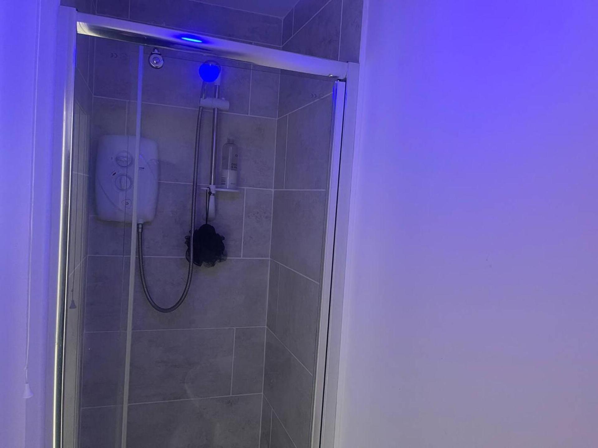 2-Bed Apartment - Sleeps 4 - Street Parking - Wifi Manchester Dış mekan fotoğraf