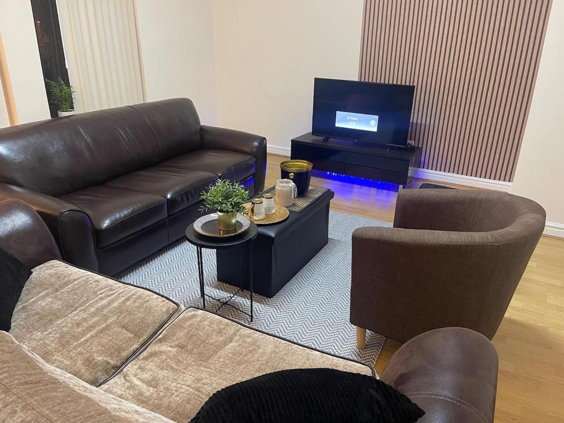 2-Bed Apartment - Sleeps 4 - Street Parking - Wifi Manchester Dış mekan fotoğraf
