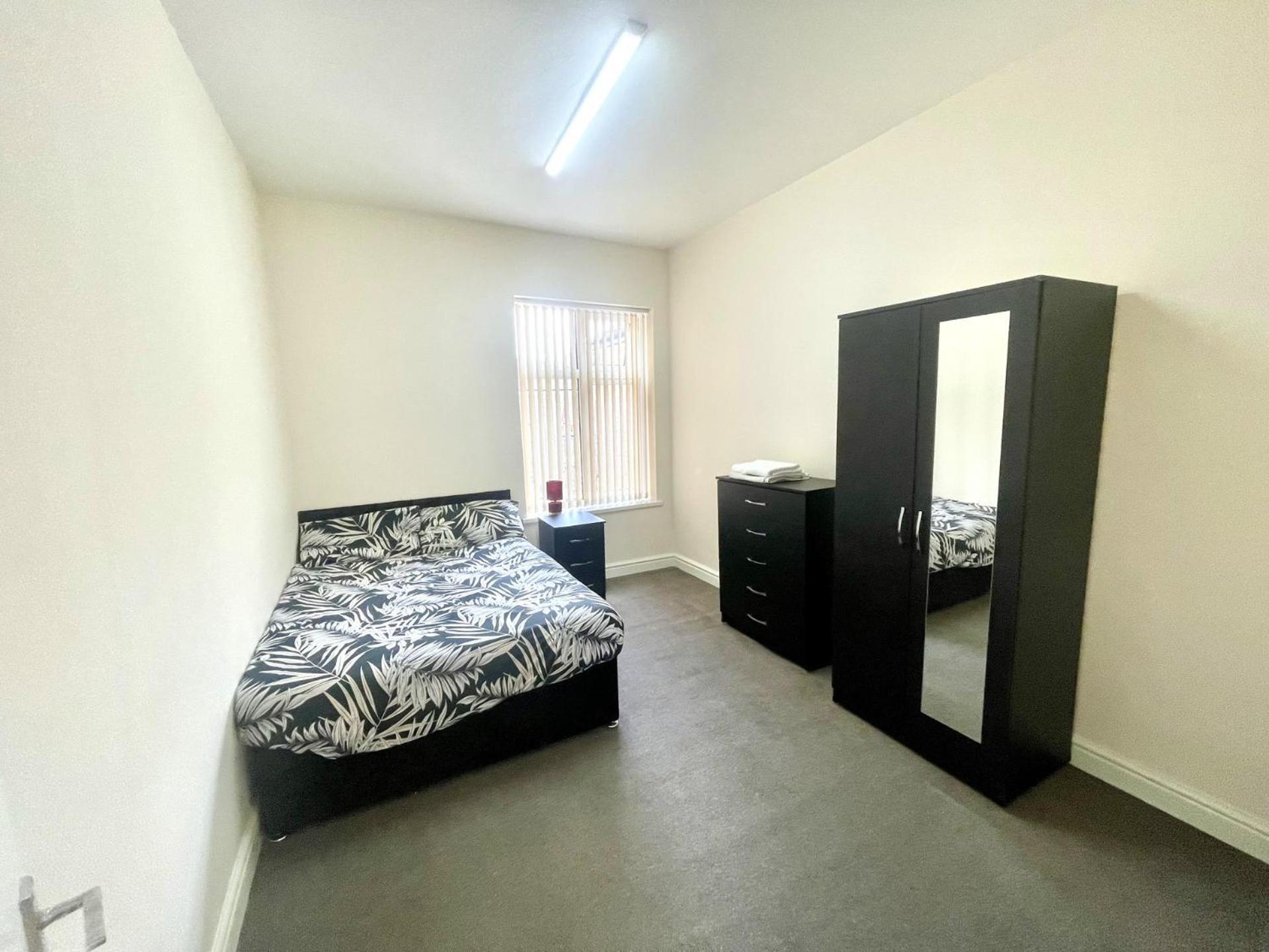 2-Bed Apartment - Sleeps 4 - Street Parking - Wifi Manchester Dış mekan fotoğraf