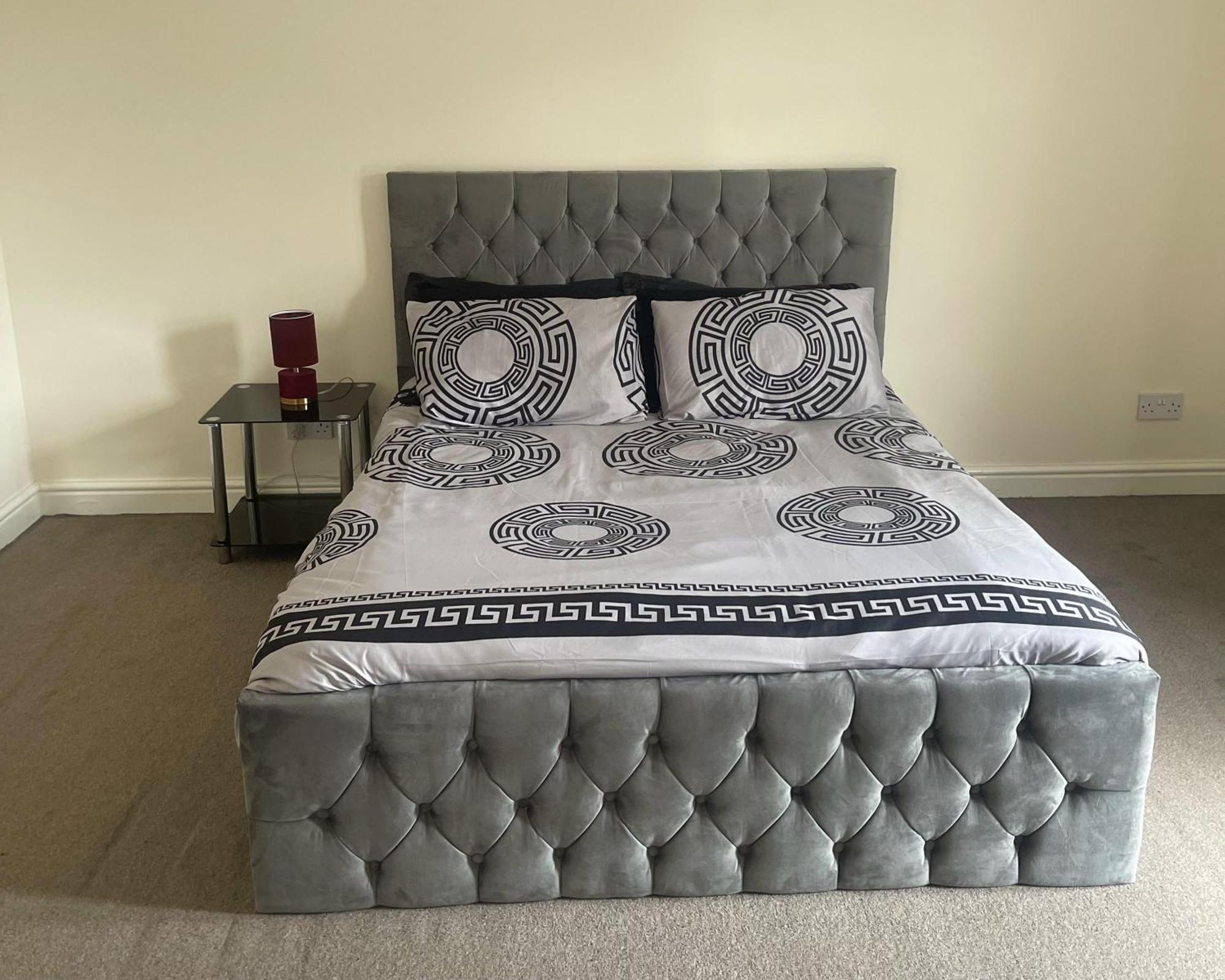 2-Bed Apartment - Sleeps 4 - Street Parking - Wifi Manchester Dış mekan fotoğraf