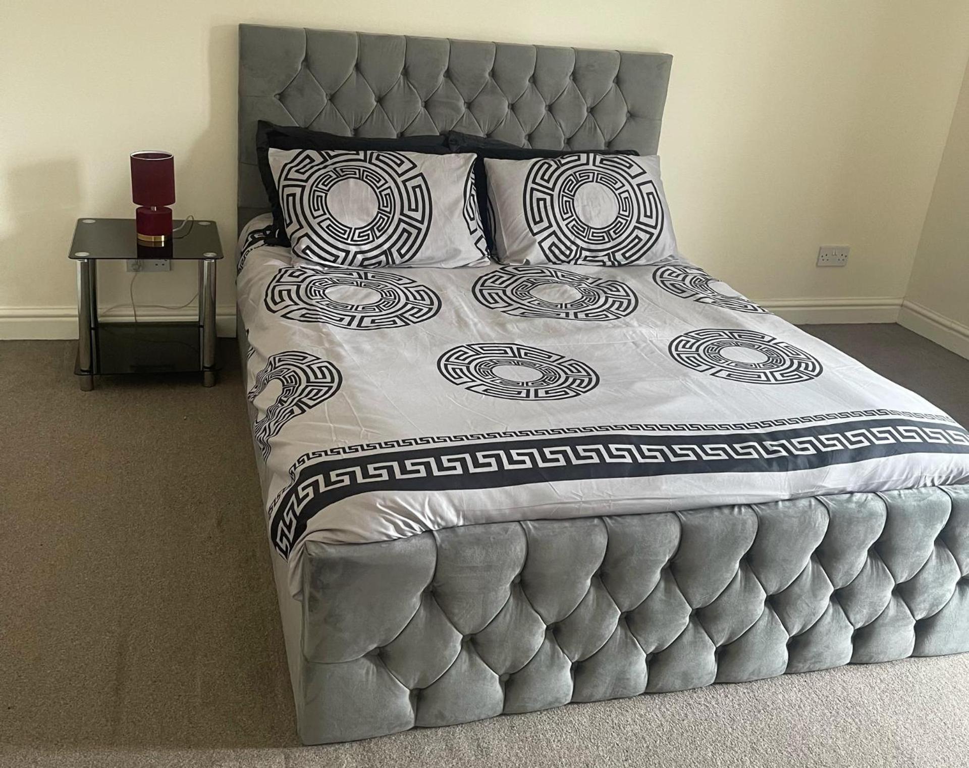 2-Bed Apartment - Sleeps 4 - Street Parking - Wifi Manchester Dış mekan fotoğraf